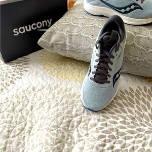 Saucony sneakers sz8
